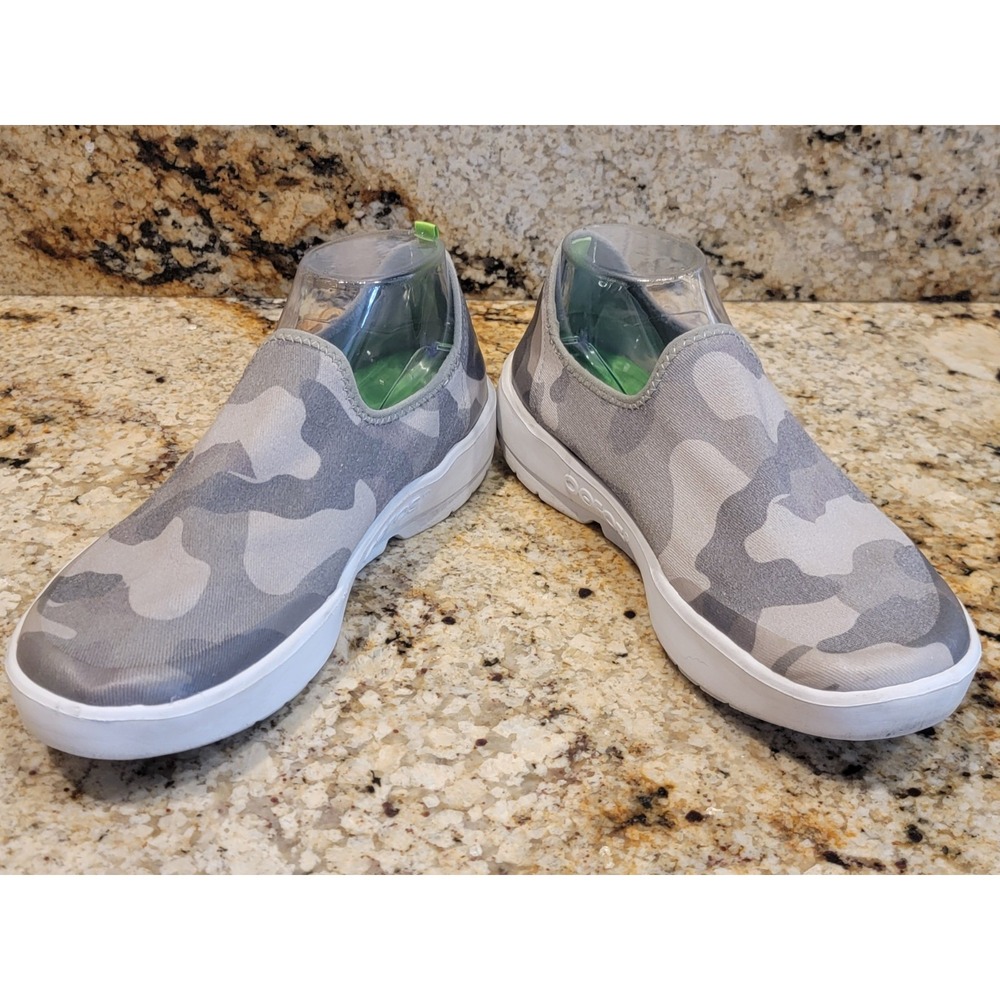 OOFOS Women's 10M Oomg Eezee Low Shoes Camo Walking Shoes - Picture 3 of 8